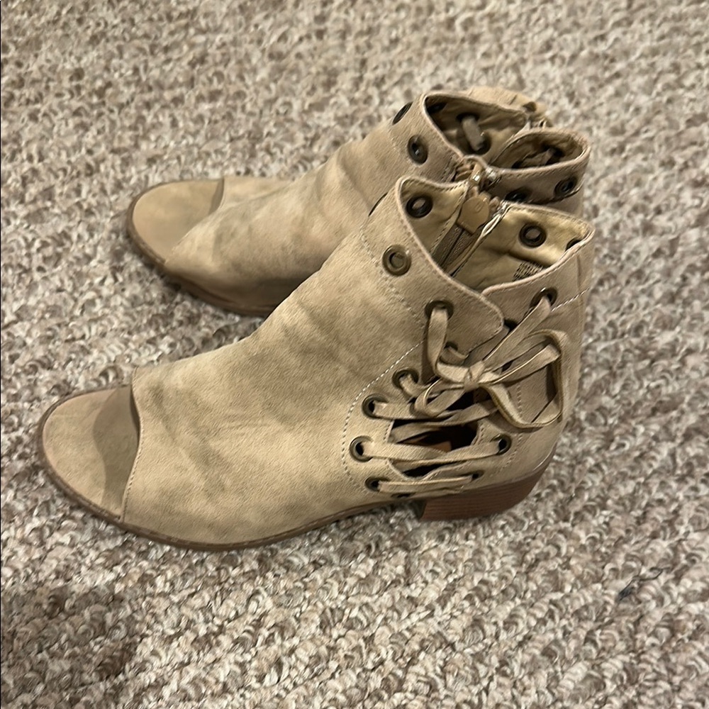 Stylish Tan Women's Ankle Boots